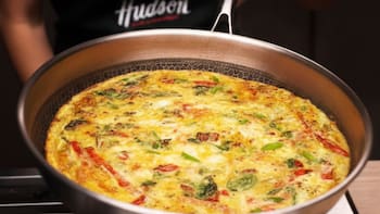 Frittata de papa y verduras: cómo preparar la receta más simple y liviana para una cena nutritiva