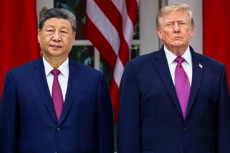 FOTODELDÍA - Washington (Estados Unidos), 24/09/2026.- El presidente de China Xi Jinping (i) y el de Estados Unidos Donald Trump (d) pasan revista a las tropas durante la ceremonia de recibimiento en la Casa Blanca en Washington, DC. Xi Jinping está en una visita de tres días a los Estados Unidos. EFE/JIM LO SCALZO