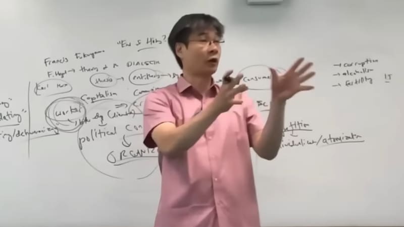 El profesor Xueqin Jiang, conocido mundialmente como el “Nostradamus chino”, es conocido por sus predicciones en conflictos mundiales.