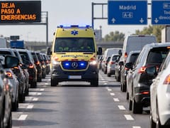 Ya es oficial: el Gobierno cambia las normas y, a partir del 1 de octubre, prohíbe a los conductores parar el coche en su carril cuando hay caravana