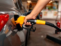 Medida extrema del Gobierno: congela el precio de la gasolina y fija un costo común en todo el país