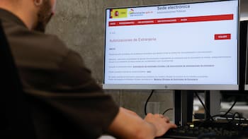 El Gobierno impulsa la regularización masiva de migrantes con miles de solicitudes en 24 horas: cómo acceder paso a paso