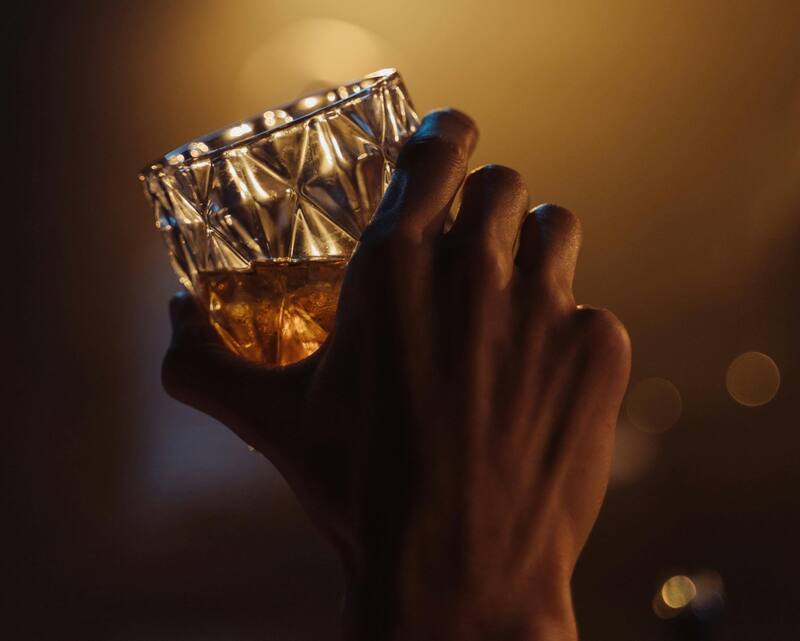 Bajan de nuevo el impuesto al licor tras decisión de la Corte.