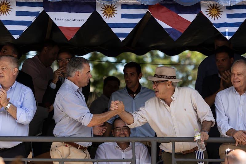 Yamandú Orsi junto al ministro de Ganadería, Alfredo Fratti Foto: Presidencia de la República