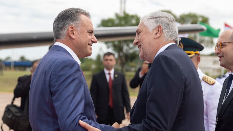 Yamandú Orsi en Paraguay