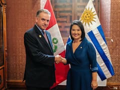 Yamandú Orsi estuvo en la asunción de la presidenta peruana Keiko Fujimori