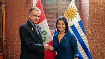 Yamandú Orsi estuvo en la asunción de la presidenta peruana Keiko Fujimori