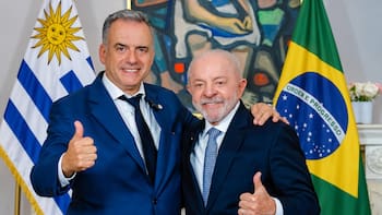 Yamandú Orsi felicitó al presidente de Brasil, Lula Da Silva, tras la victoria electoral