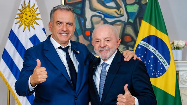 Yamandú Orsi felicitó al presidente de Brasil, Lula Da Silva, tras la victoria electoral