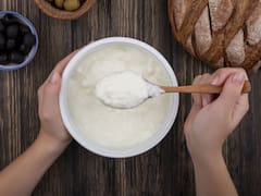 ¿Cómo hacer yogur griego casero? con sólo dos ingredientes, paso a paso de una receta económica y nutritiva