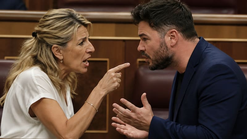 Yolanda Díaz y Gabriel Rufián, en una representación realizada con inteligencia artificial que recrea las tensiones políticas que marcaron la relación entre ambos dirigentes tras el debate por la reforma laboral en España. Fuente: ChatGPT.