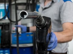 Por qué no caerá el precio de la nafta aunque baje el petróleo