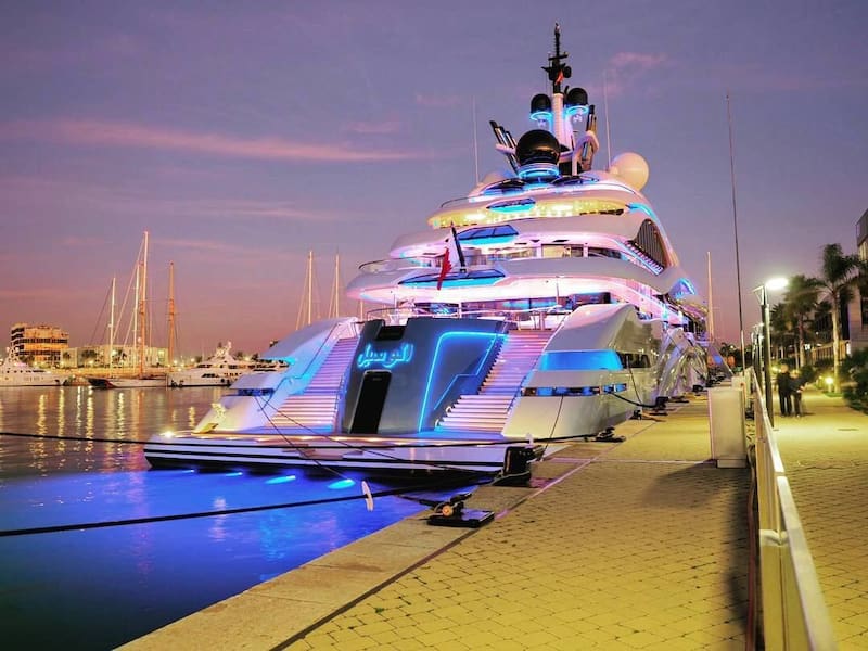 Tras siete meses de renovación, el Al Lusail regresó al mar.